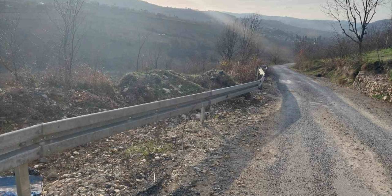 Alaplı’da Tehlikeli Yollara Çelik Bariyer Yerleştiriliyor