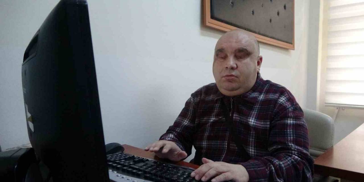 Yabancı Masallardaki Yanlışı Düzeltmek İçin Görmeyen Gözleriyle Masal Kitabı Yazdı