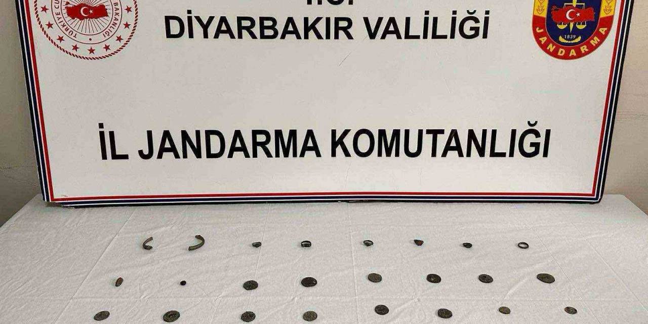 Diyarbakır’da 33 Adet Tarihi Obje Satmaya Çalışan 3 Şüpheli Yakalandı