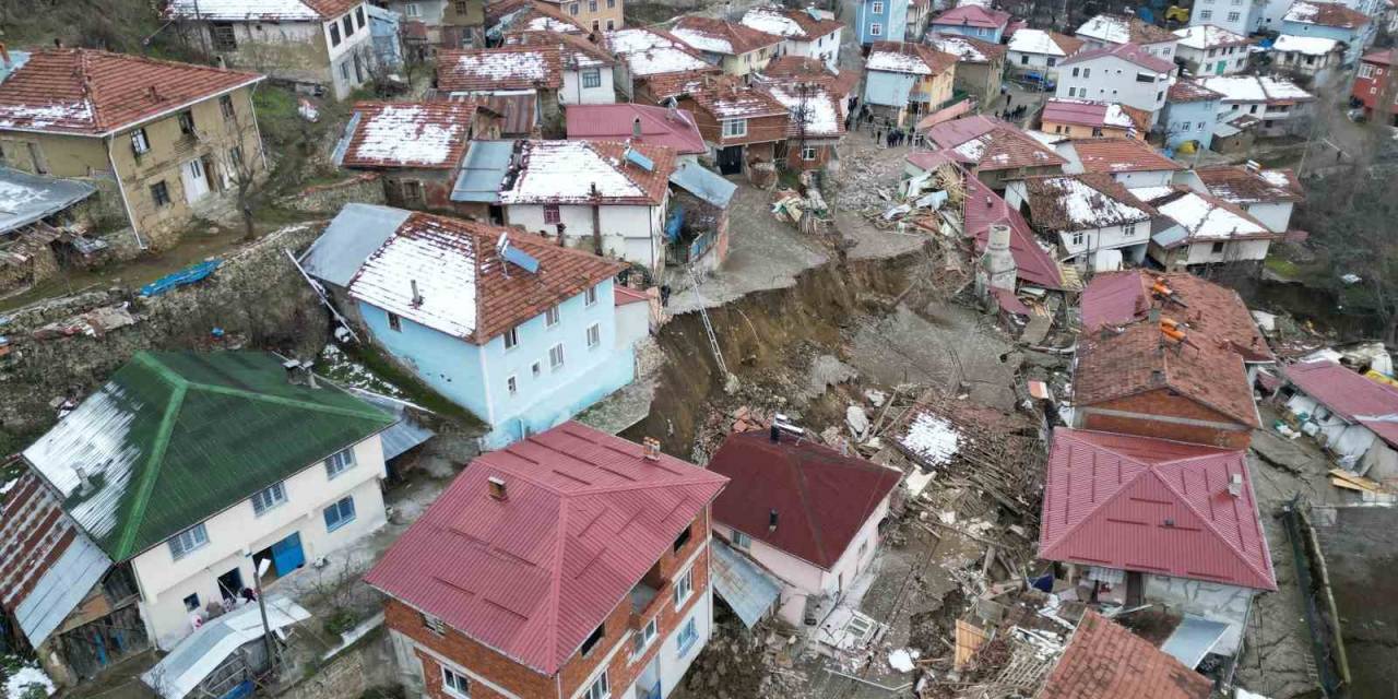 Tokat’ta Toprak Kayması Sonucu Birçok Evin Yıkıldığı Köyle İlgili Korkutan İddia