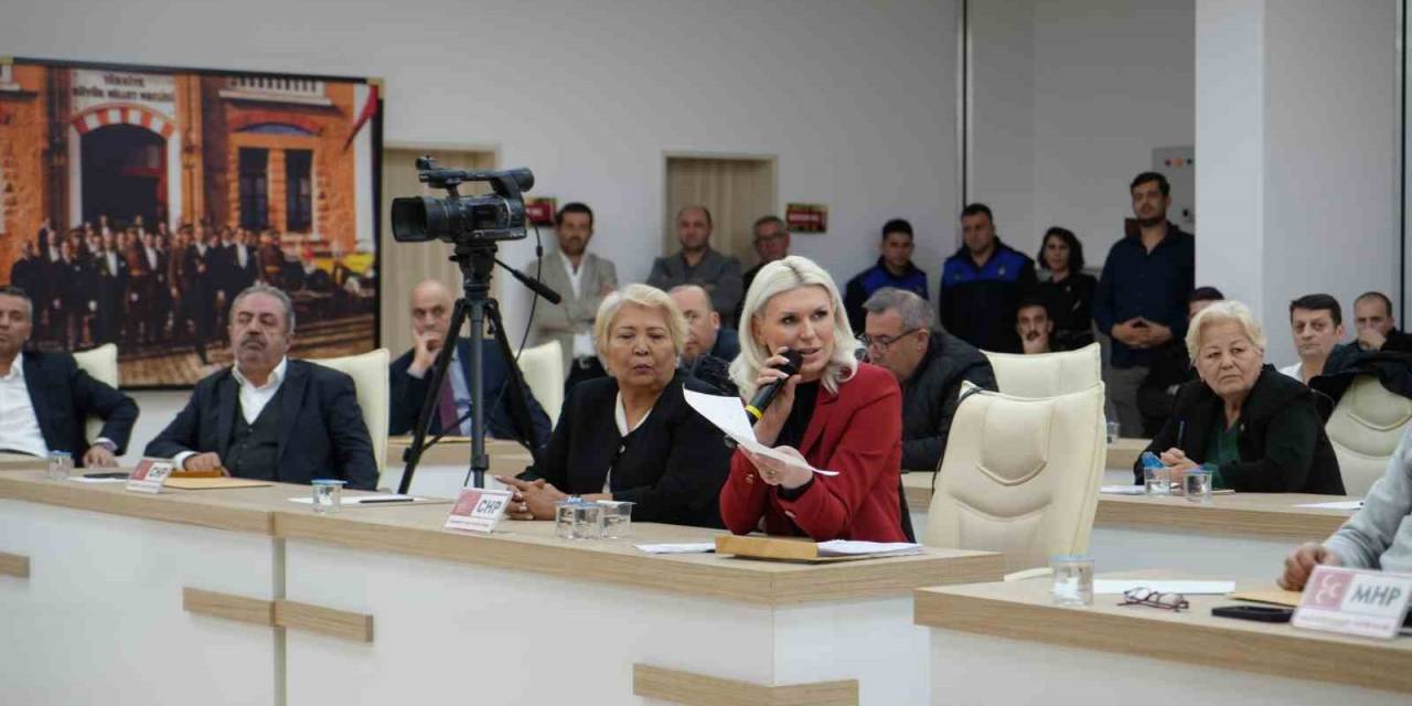 Bilecik Belediye Meclisine, 19 Ayda Alınan 322 İşçinin Sayısı Tartışmalara Neden Oldu