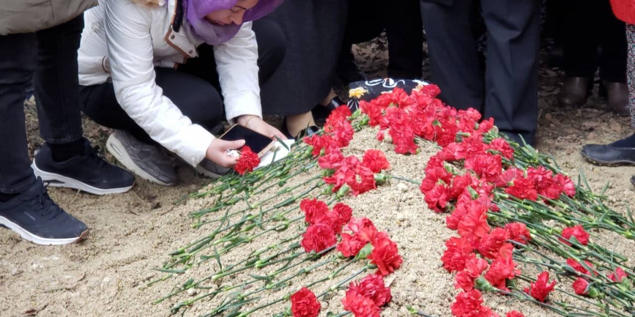 Kocasının Katlettiği Kadın Toprağa Verildi