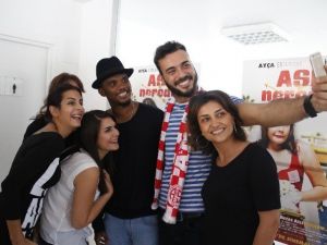 Antalya’da Çekilen ’Aşk Nerede’ Filminin Kadrosu Eto’o İle Buluştu