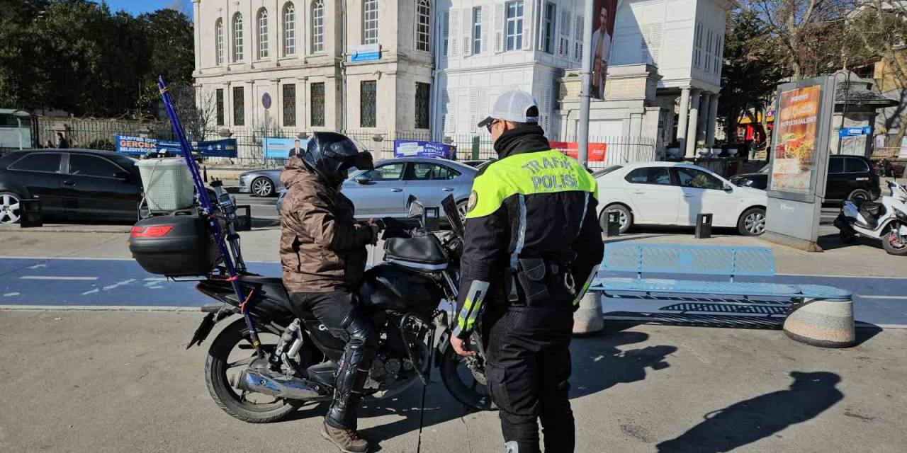 Sarıyer’de Motosikletlilere Yönelik Denetim: 10 Sürücüye Toplamda 8 Bin 658 Tl Para Cezası Kesildi