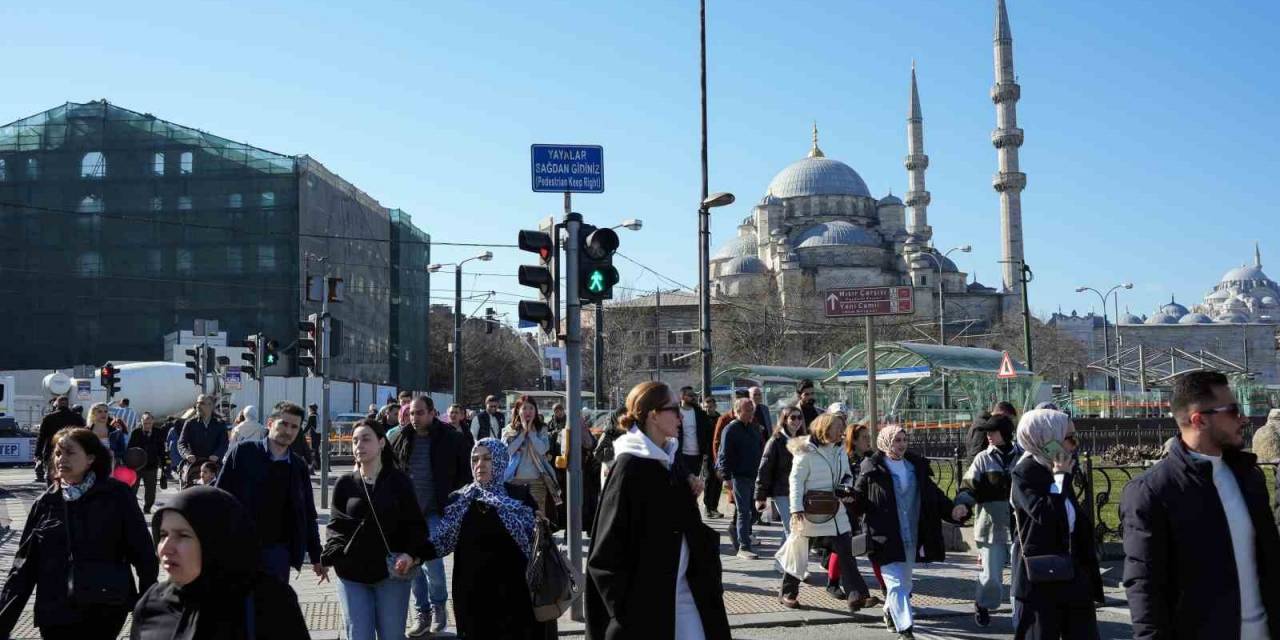 Kış Ayında İstanbul’da Bahar Havası Yaşanıyor