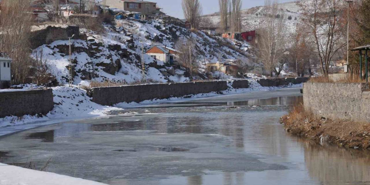 Kars Çayı’nın Buzları Çözüldü