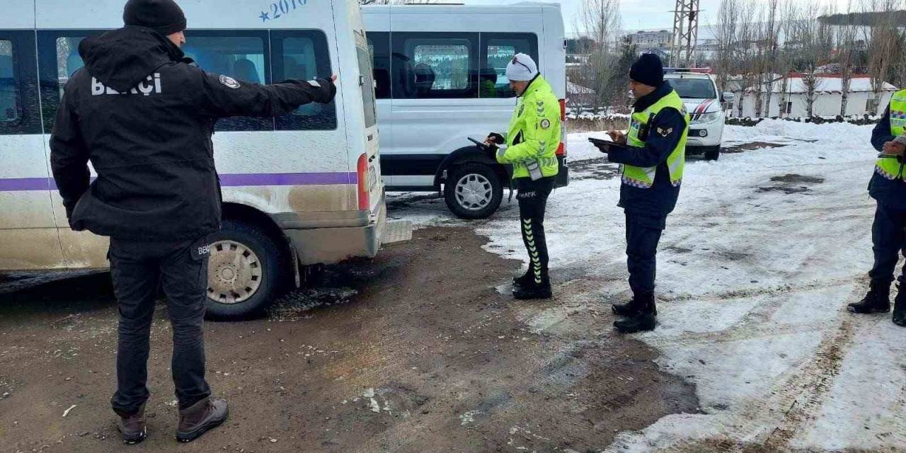 Kars’ta Öğrenci Servisleri Denetleniyor