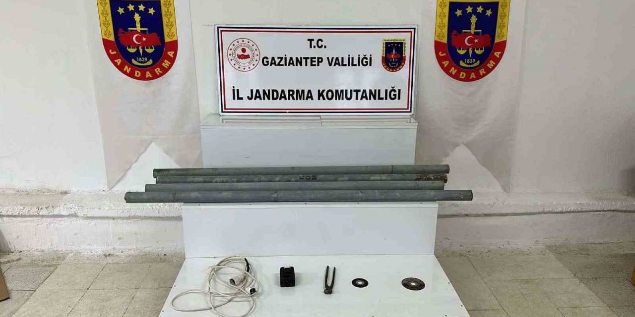 Gaziantep’te Trafik Levhası Hırsızına Suçüstü