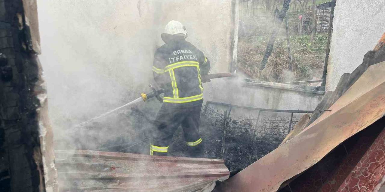 Tokat’ta Tek Katlı Ev Çıkan Yangında Kullanılamaz Hale Geldi