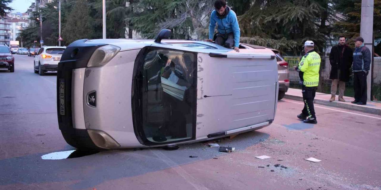 Edirne’de İki Otomobil Çarpıştı: 1 Yaralı