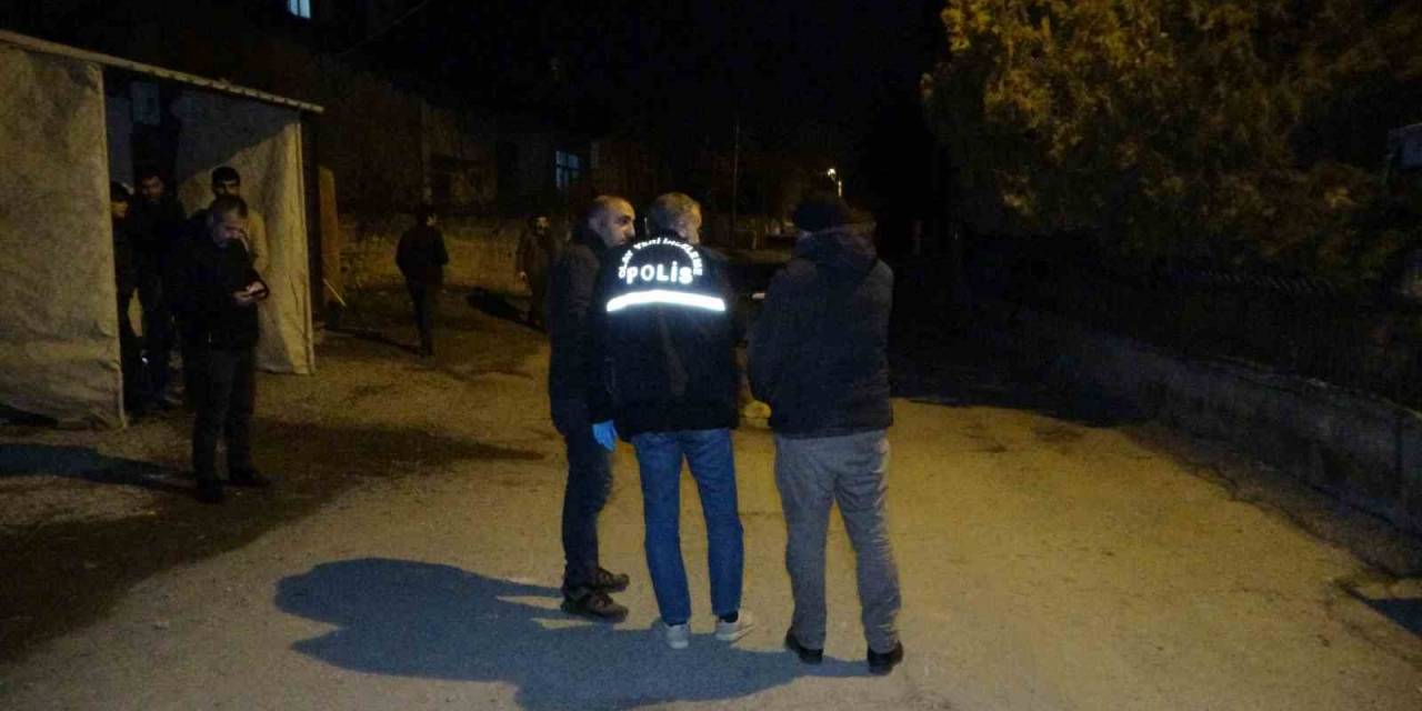 Gençlerin “Kız” Kavgası Kanlı Bitti: 1 Yaralı