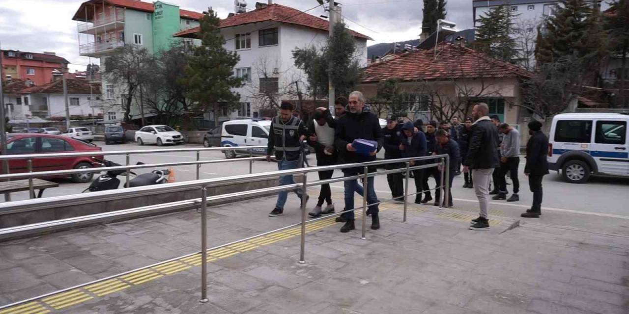 Burdur’da Eski Eş Cinayetinde, Katil Zanlısı Ve Yardım Eden 6 Şahıs Tutuklandı