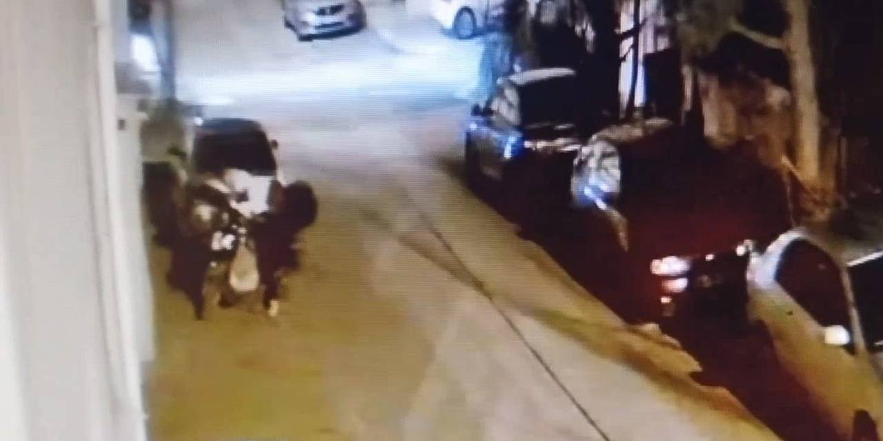 Balkona Asılan Halıları Çalıp Kaçtı