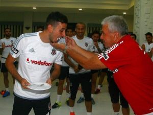Oğuzhan Özyakup’un Doğum Günü Kutlandı