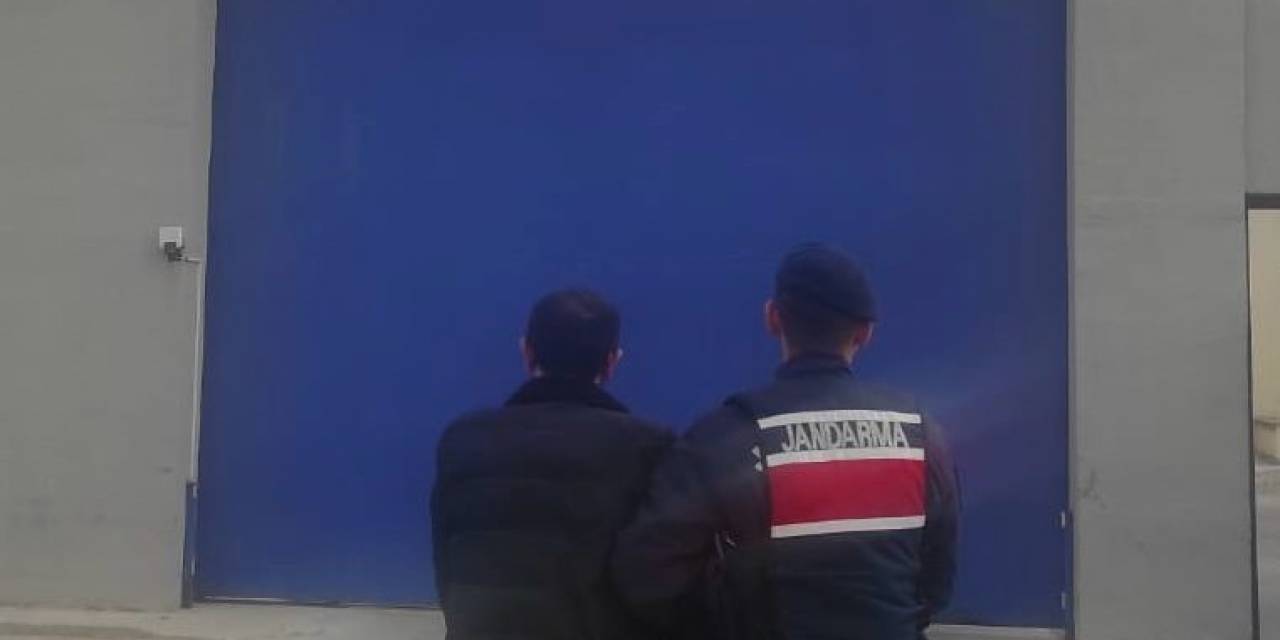 Evin Penceresinden Kaçarken Jandarma Yakaladı