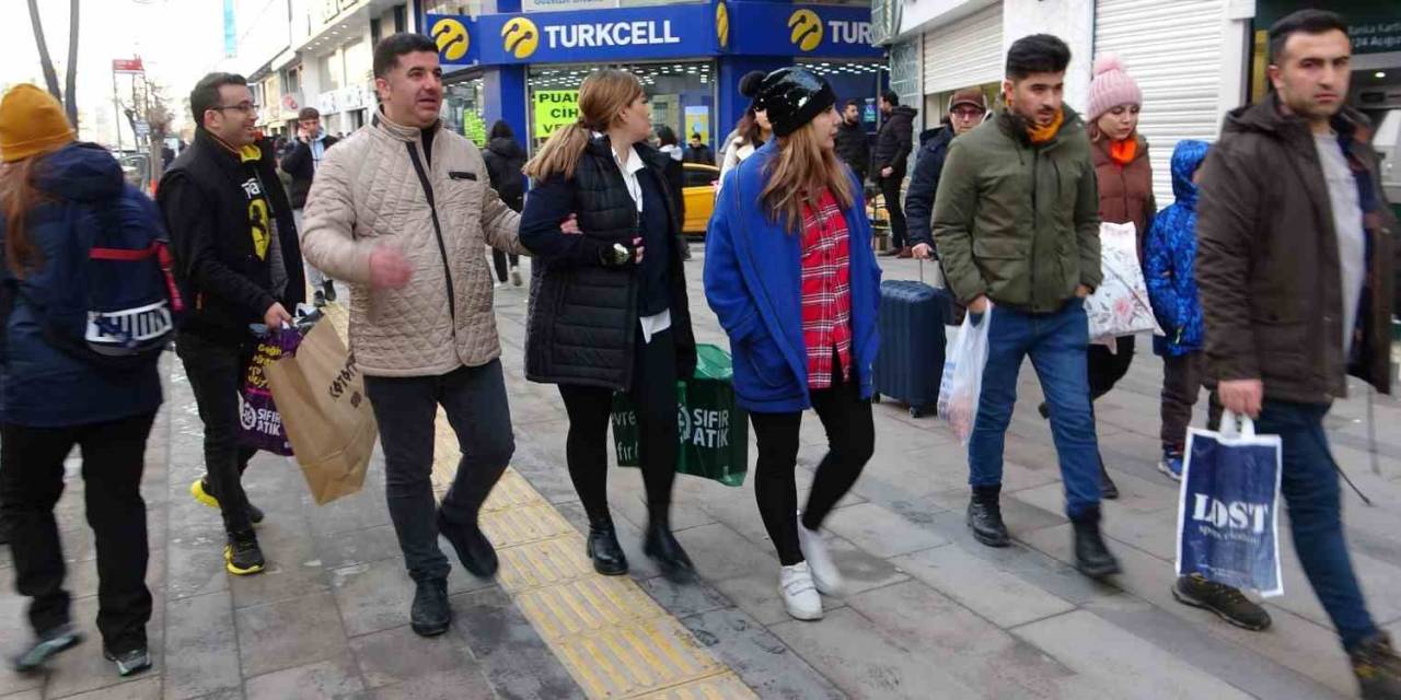 İran’daki 4 Günlük Tatil Van Esnafının Yüzünü Güldürdü