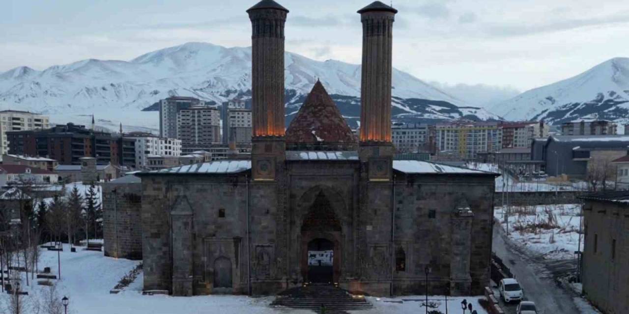 Tarihçi, Yazar, Rehber Talha Uğurluel: “Muhiddin Pervâne’nin Gürcü Hatuna Yaptırdığı İsimsiz Kümbet, Erzurum Hatuniye Medresesi”