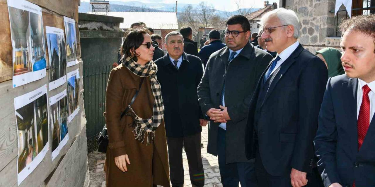 Asırlık Cami İbadete Açıldı