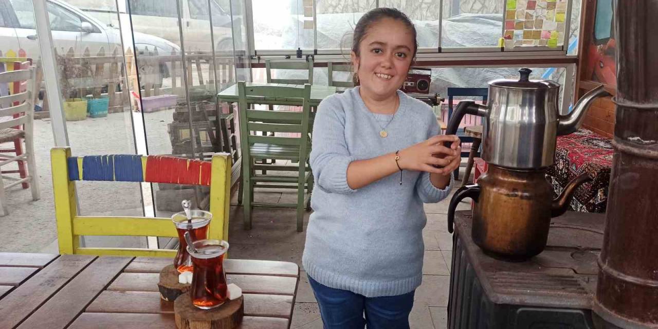 1 Metre 35 Cm Boyundaki Saadet, Her Şeye Rağmen Zorlukları Aşıyor