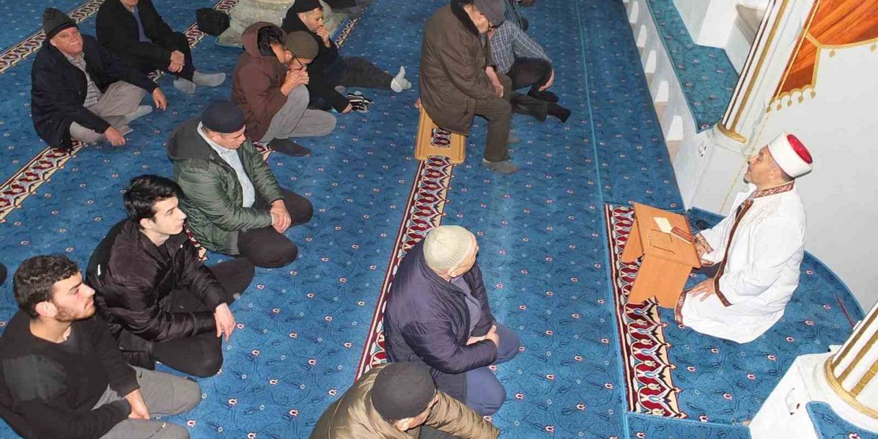 Burhaniye’ De Sabah Namazı Buluşması Hacıahmet Camiinde Yapıldı