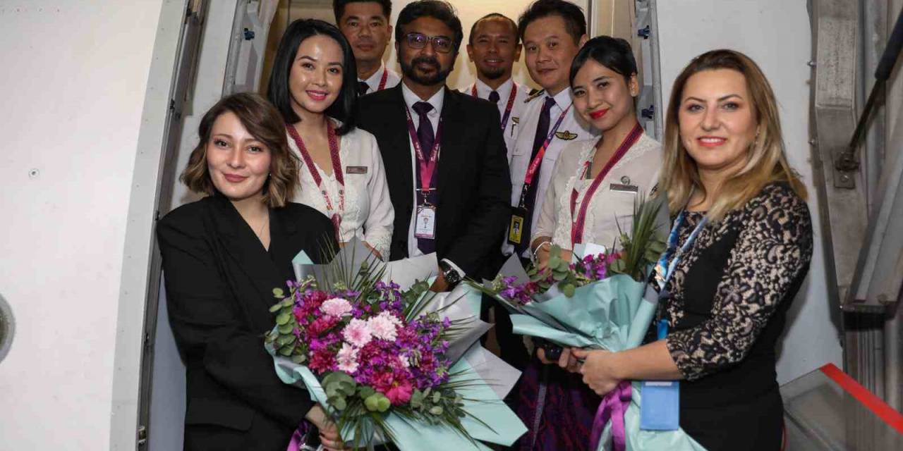 Kuala Lumpur-sabiha Gökçen Seferini Yapan İlk Uçak Törenle Karşılandı