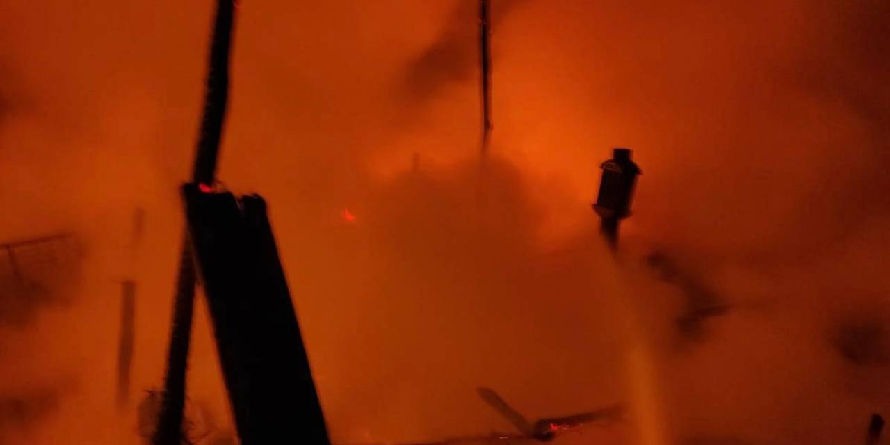 İskenderun Sahil Yolunda Baraka Yangını