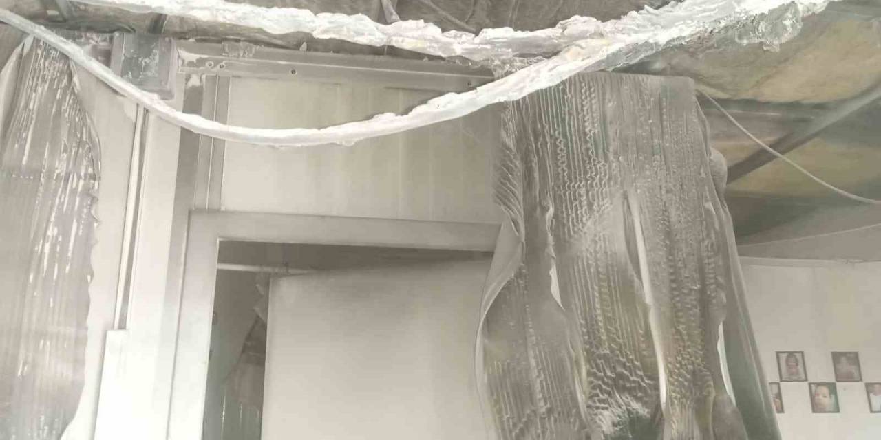 Antakya İlçesinde Konteyner Yangını Çıktı