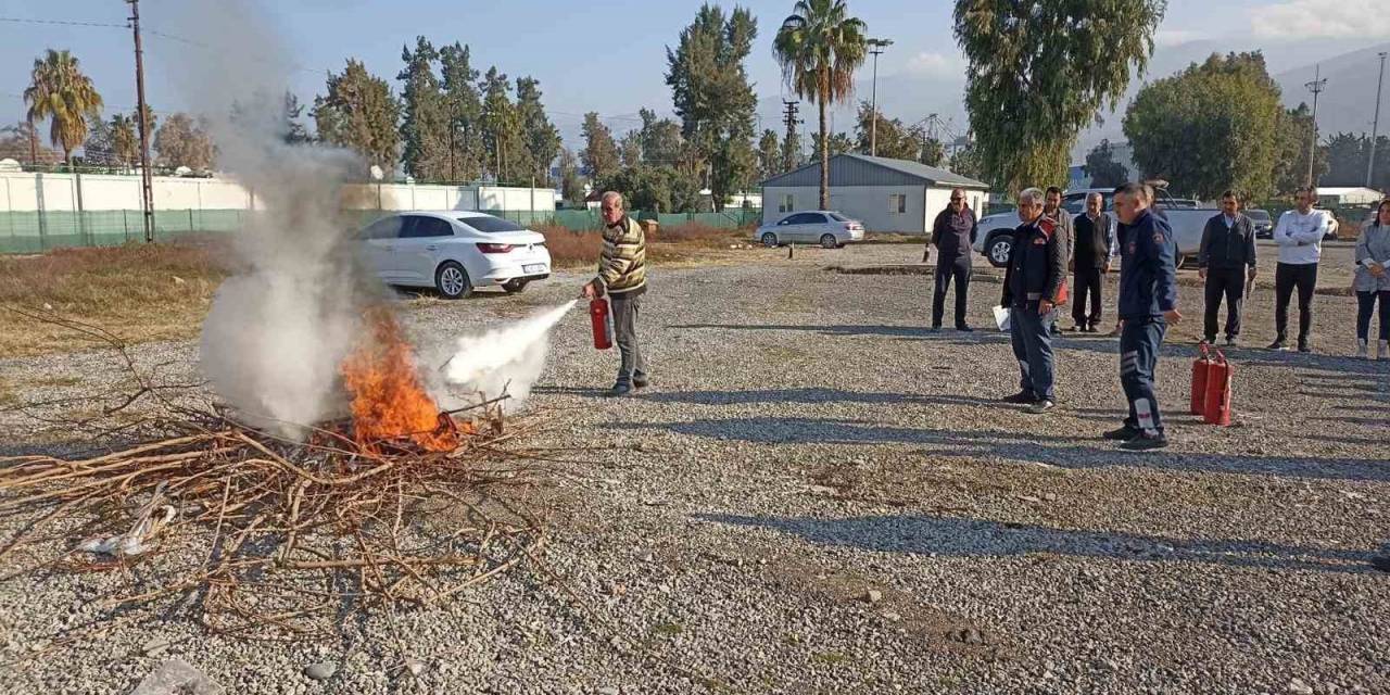 İskenderun’da Konteyner Kent Sakinlerine Yangın Eğitimi Verildi