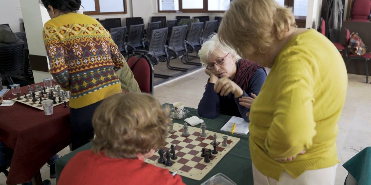 Beşiktaş’ta 65 Yaş Üstü Vatandaşlar İçin Satranç Dersi Hizmeti Başladı