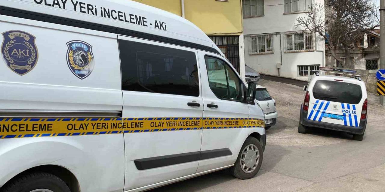 Annesiyle Tartışan Üvey Babasını Kalbinden Bıçakladı