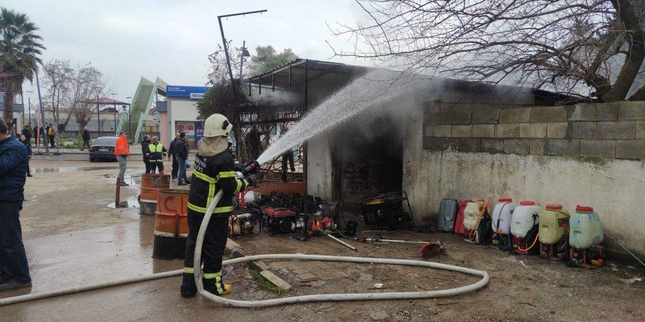 Sobaya Yanlışlıkla Dökülen Benzin İş Yerini Küle Çevirdi