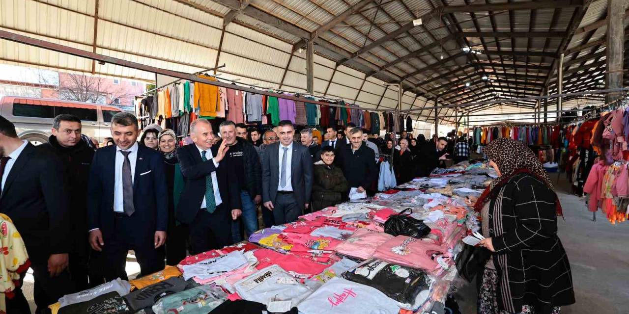 Başkan Zolan Serinhisar’da Hemşehrileriyle Kucaklaştı