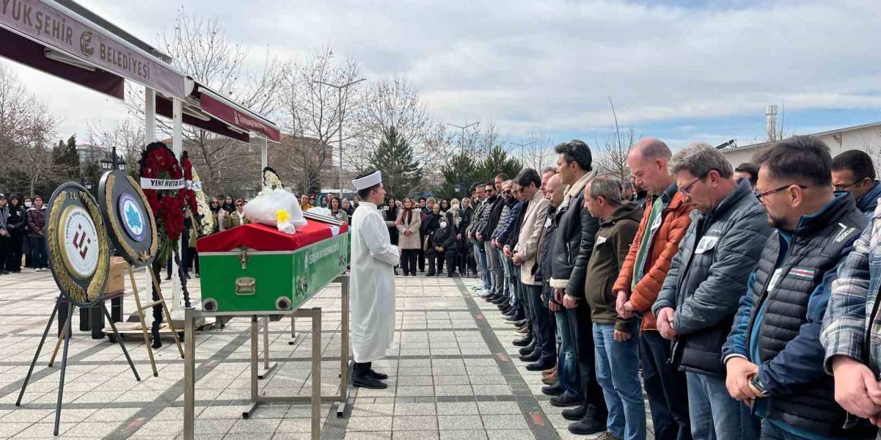 Eskişehir’de Trafik Kazasında Hayatını Kaybeden Öğretim Üyesi Ve Kızı Son Yolculuğuna Uğurlandı