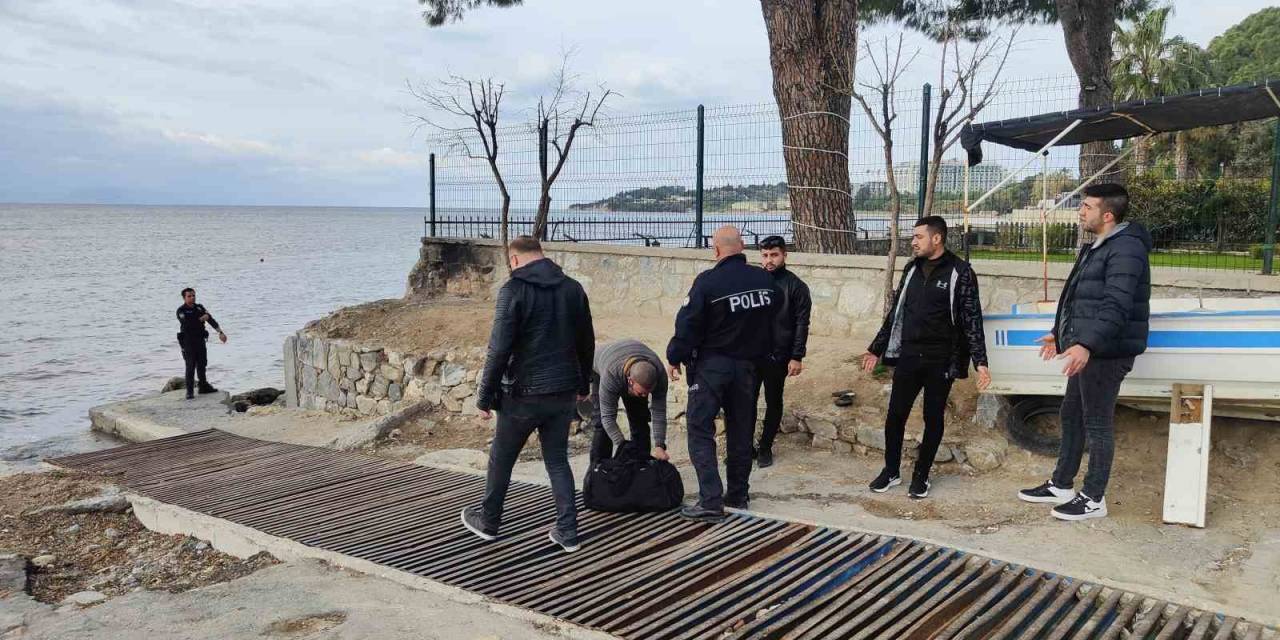 Kuşadası’nda 3 Düzensiz Göçmen İle 2 Organizatör Yakalandı
