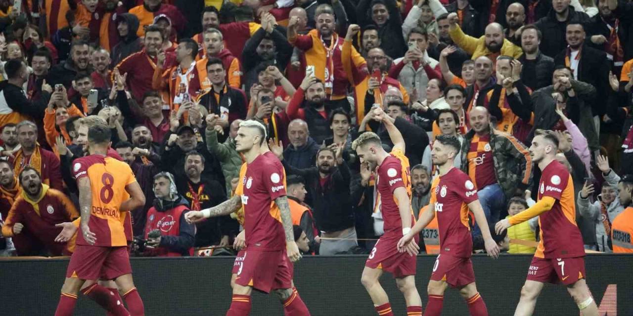 Trendyol Süper Lig: Galatasaray: 2 - Rams Başakşehir: 0 (İlk Yarı)