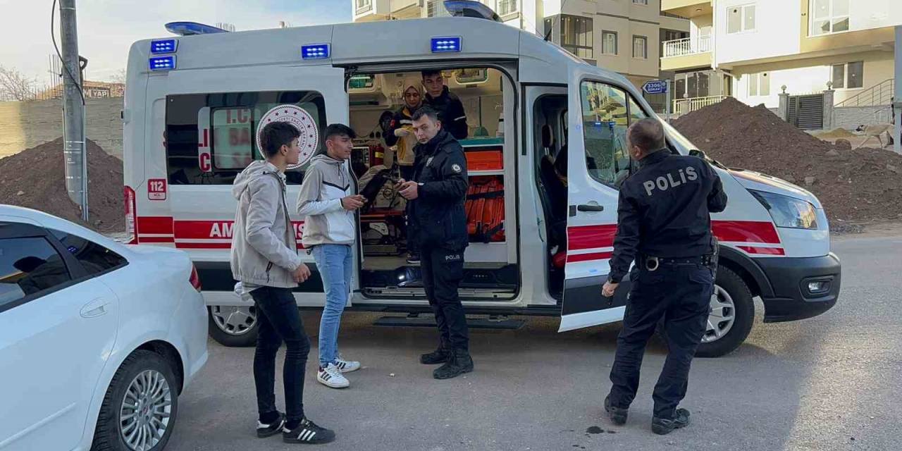 Önlerini Kesip Önce Darp Edip Sonra Bıçakladılar: 4 Yaralı