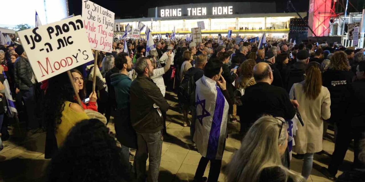 İsrail Ve Kudüs’teki Protestolarda Netanyahu’ya Tepkiler Sürüyor: “Bu Başıboş Başbakanın Nesi Var”