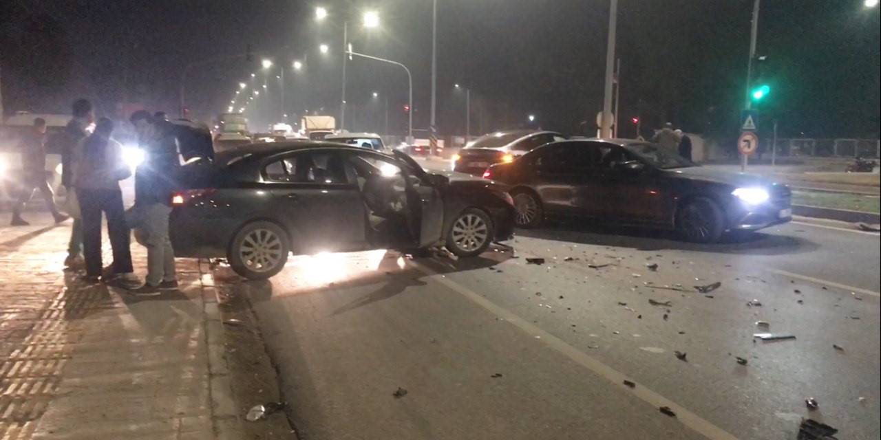 Mersin’de Otomobiller Çarpıştı: 3 Yaralı