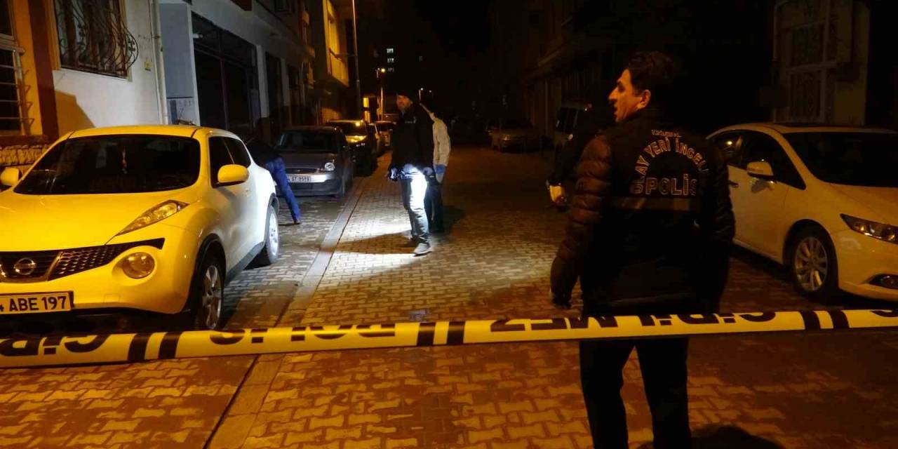 Husumetlilerin Silahlı Satırlı Kavgasında Ortalık Savaş Alınana Döndü: 1 Ağır Yaralı