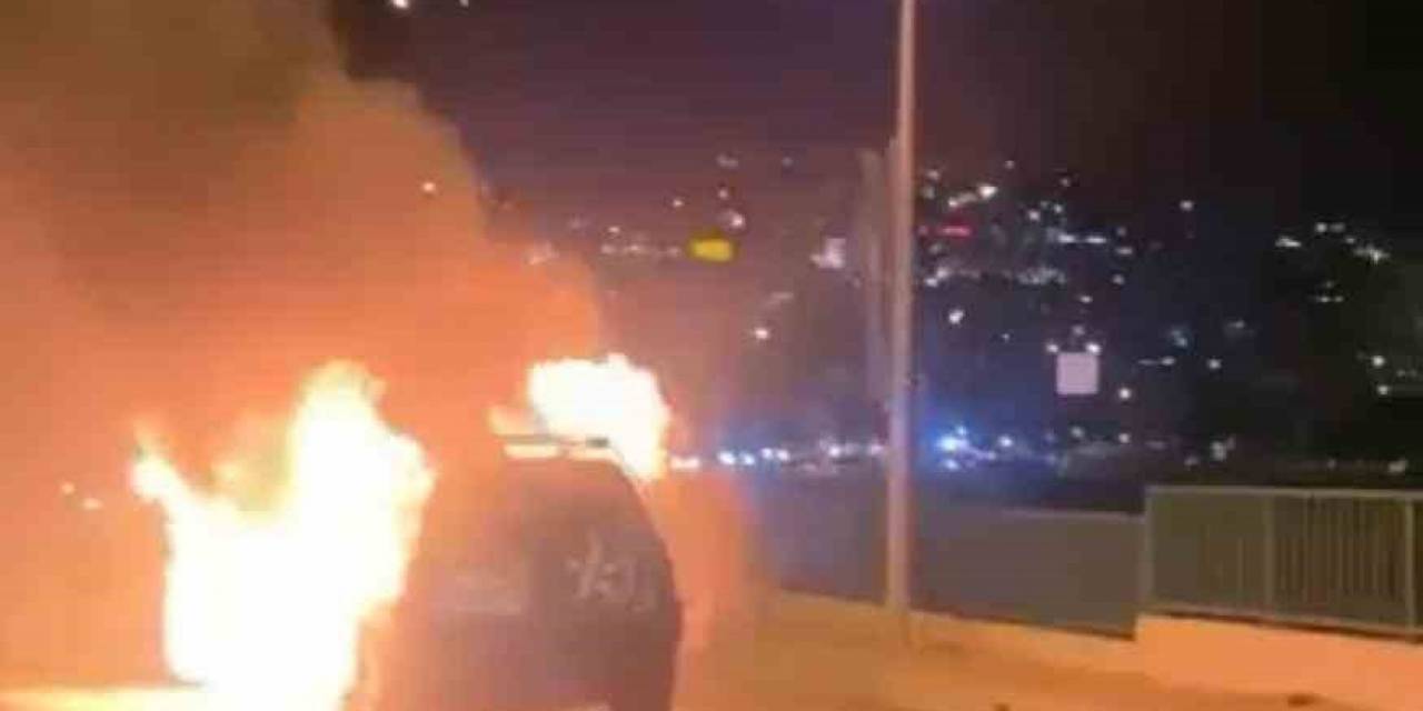 Seyir Halindeki Otomobil Alev Topuna Döndü