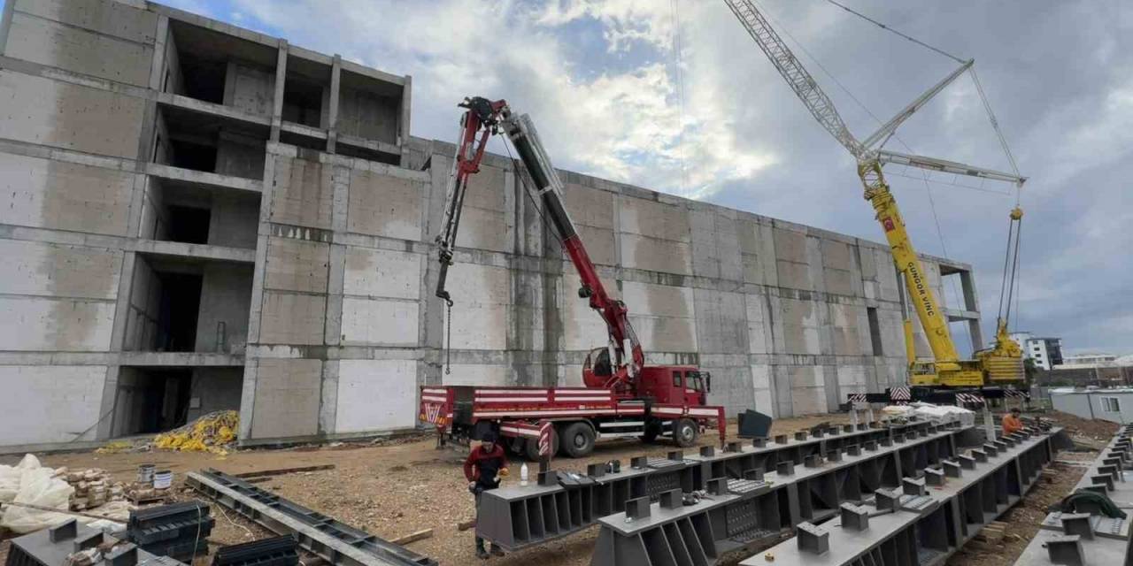 Serik Kongre Ve Kültür Merkezi İnşaatında Duvar İmalatları Tamamlandı