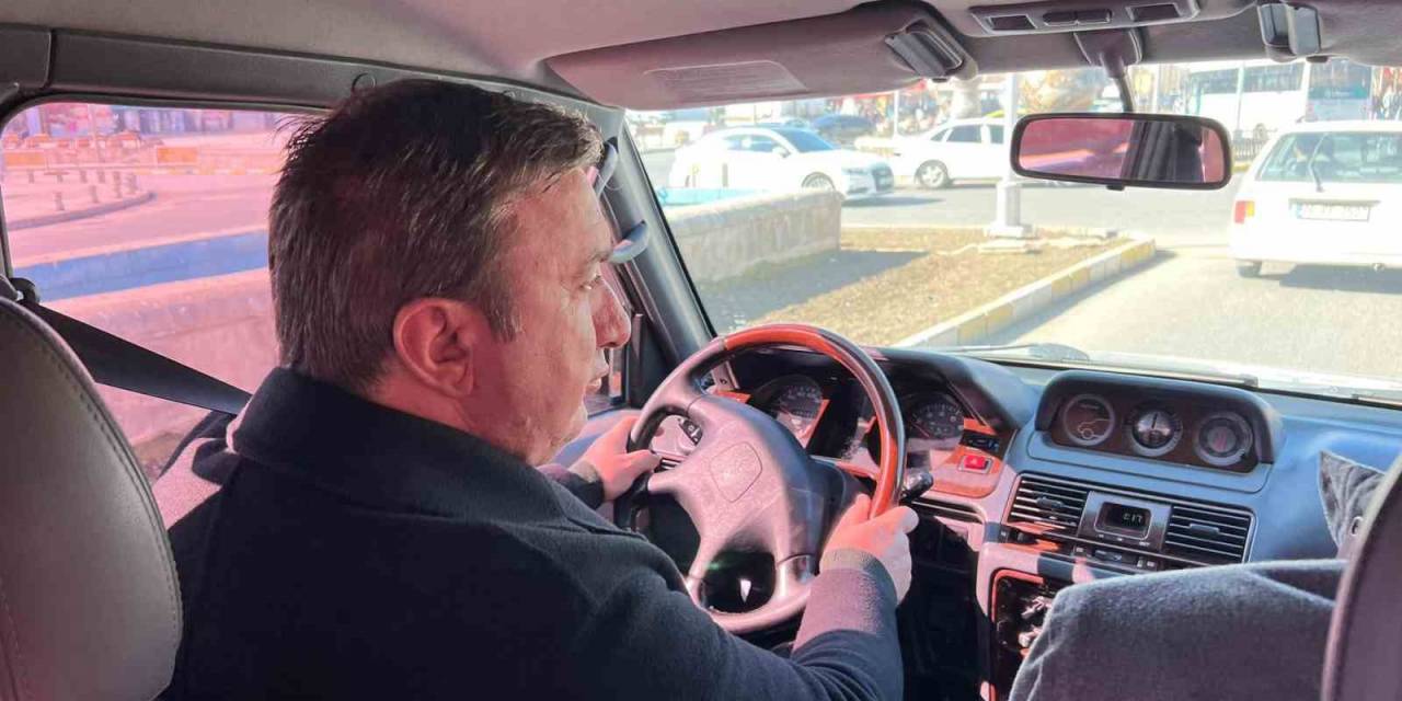 Efsane Vali Yazıcıoğlu’nun Makam Aracını Yıllar Sonra ‘Hatıran Yeter’ Şarkısı Eşliğinde Vali Aydoğdu Kullandı