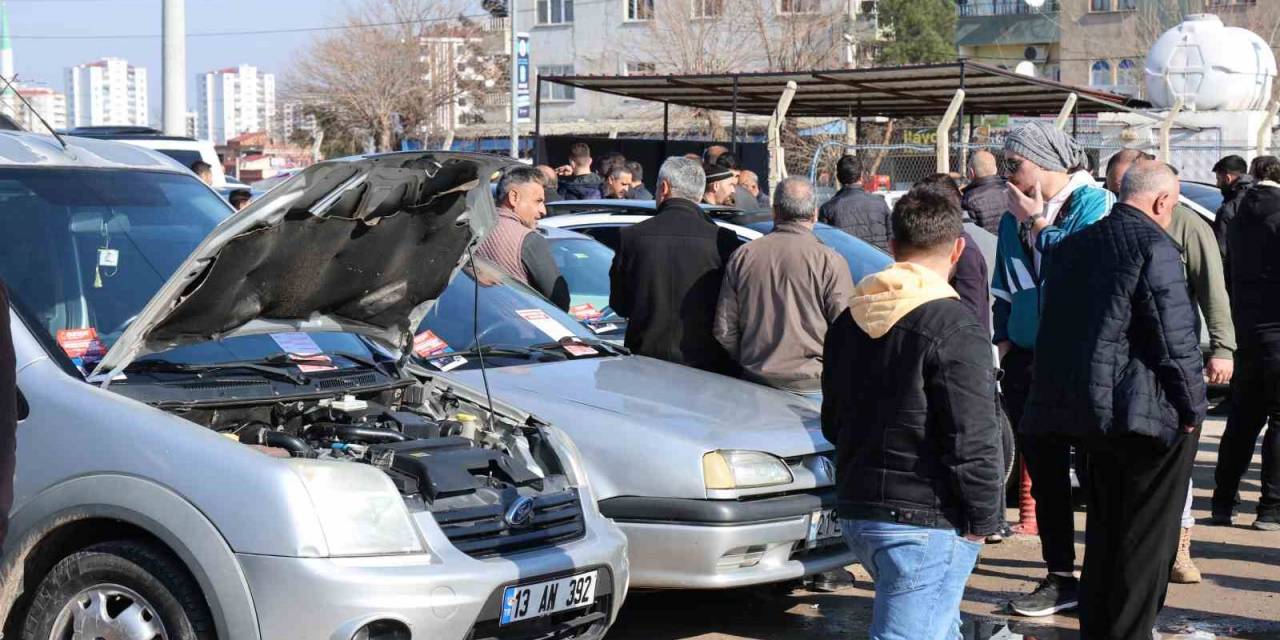 Diyarbakır Açık Oto Pazarında Hafta Sonu Yoğunluğu