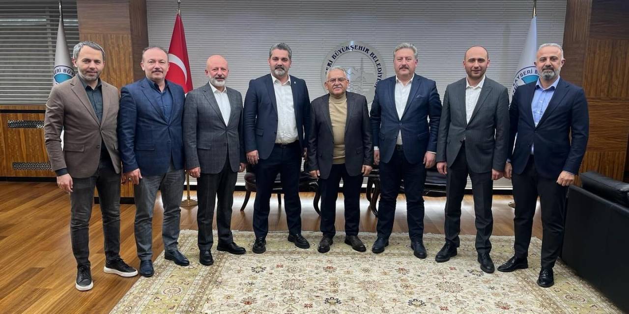 Başkan Büyükkılıç, İlçe Belediye Başkanlarıyla Bir Araya Geldi