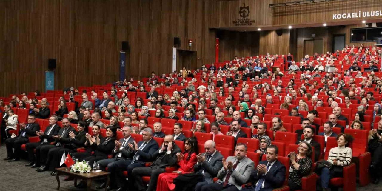 Kocaelililer Dr. Sadık Ahmet’in Hayat Hikayesini İzledi