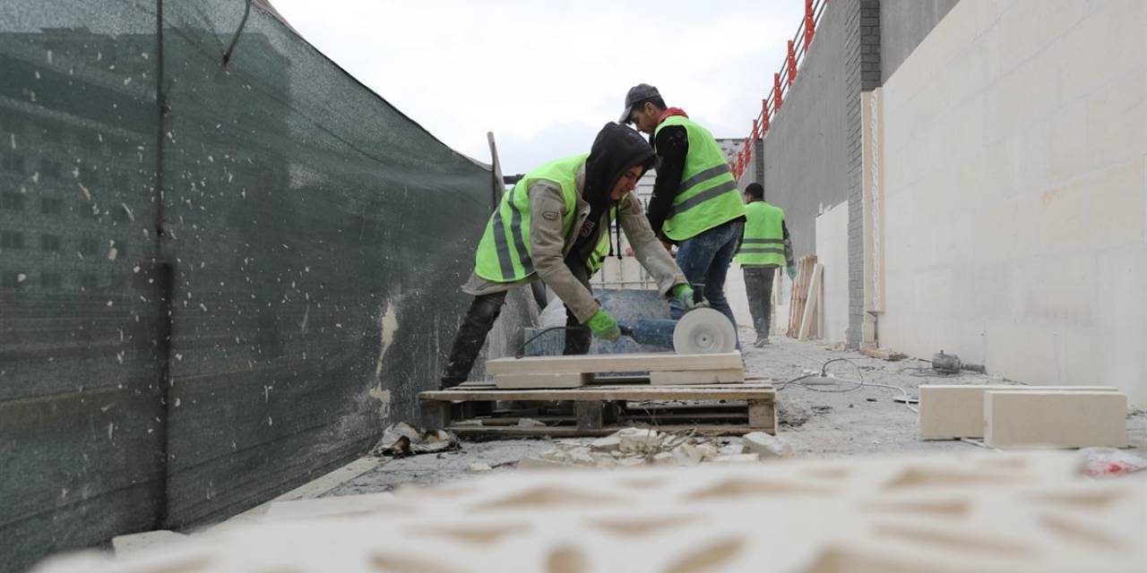 Mardin Polisevi Duvarı Cephe İyileştirme Çalışmaları Sürüyor