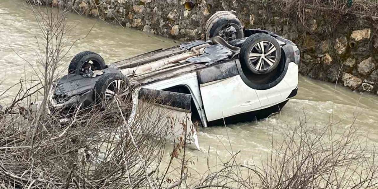 Bolu’da Yoldan Çıkan Cip Dereye Uçtu: 4 Kişi Boğulmak Üzereyken Kurtarıldı