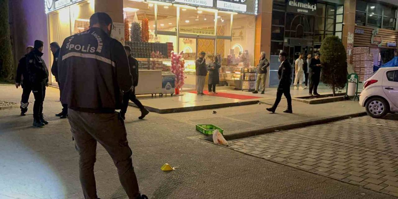 Avcılar’da İki Grup Arasındaki Silahlı Kavga Kamerada: 1 Yaralı