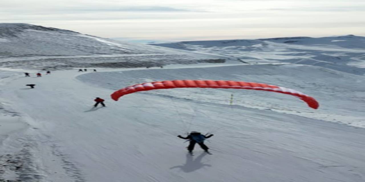 Palandöken’de Yamaç Paraşütü Keyfi