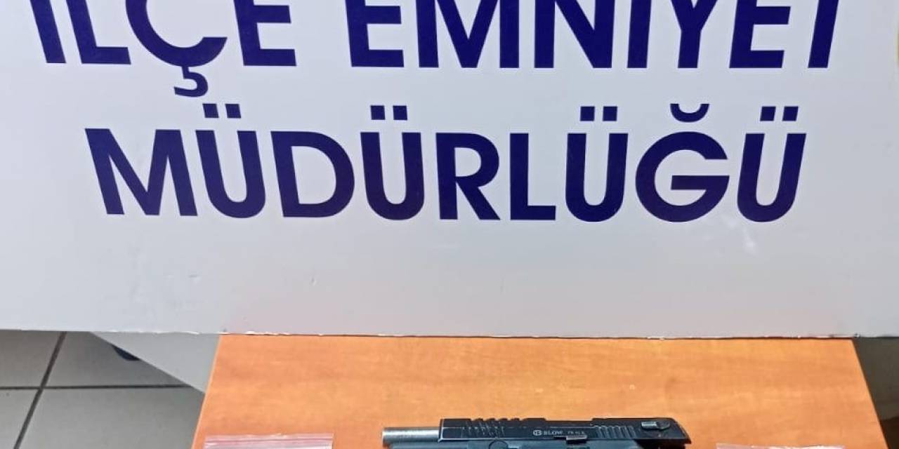 Maça Silah Ve Uyuşturucu İle Girmeye Çalışan Genç Yakalandı